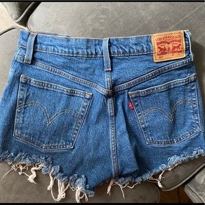 Levi’s 501 High-Rise Denim Shorts in Jive Stone